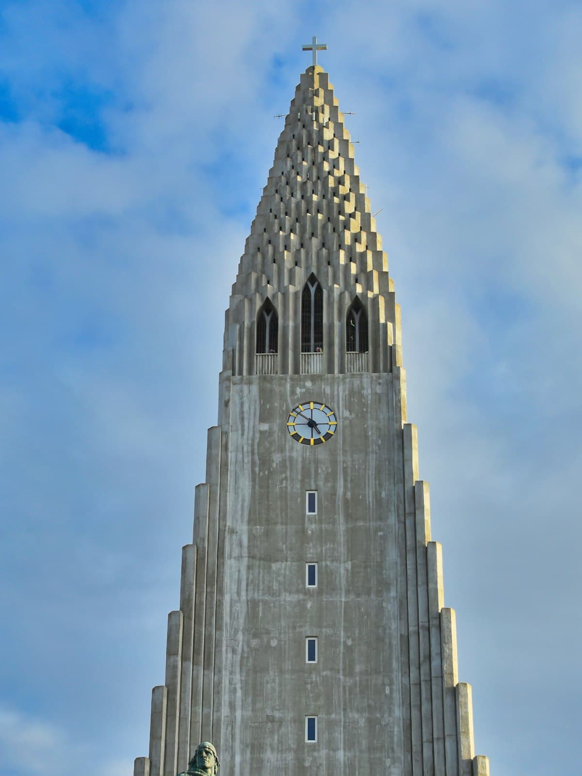 Hallgrímskirkja church and the Leif Erikson statue in Reykjavík, Iceland